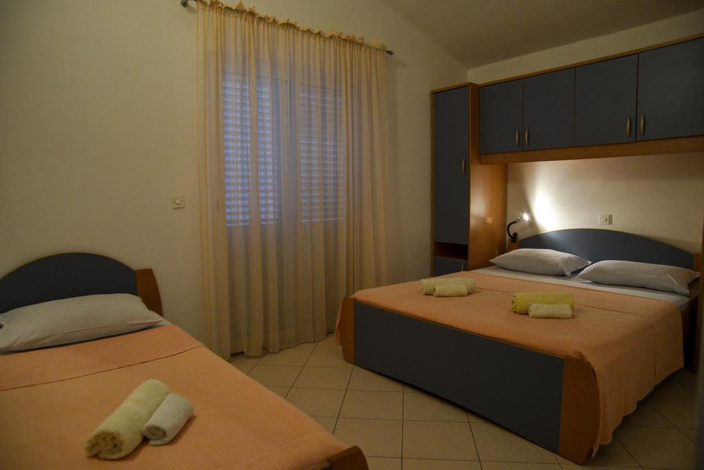 Apartments Lonic Куклица Екстериор снимка